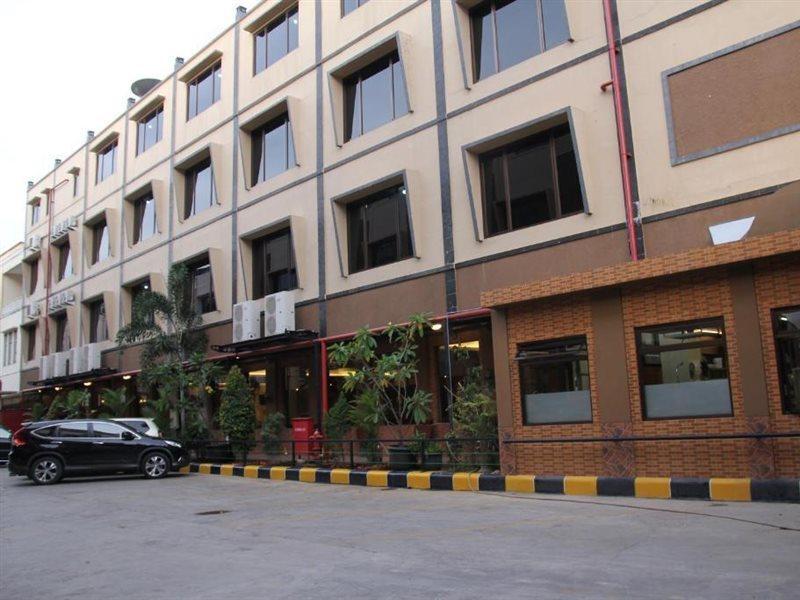 Hotel Reddoorz Near Soekarno Hatta Airport 2 Tangerang